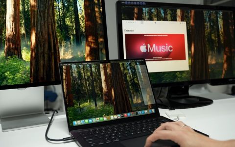 评测视频显示M4 MacBook Pro打开机盖时可接两台显示器